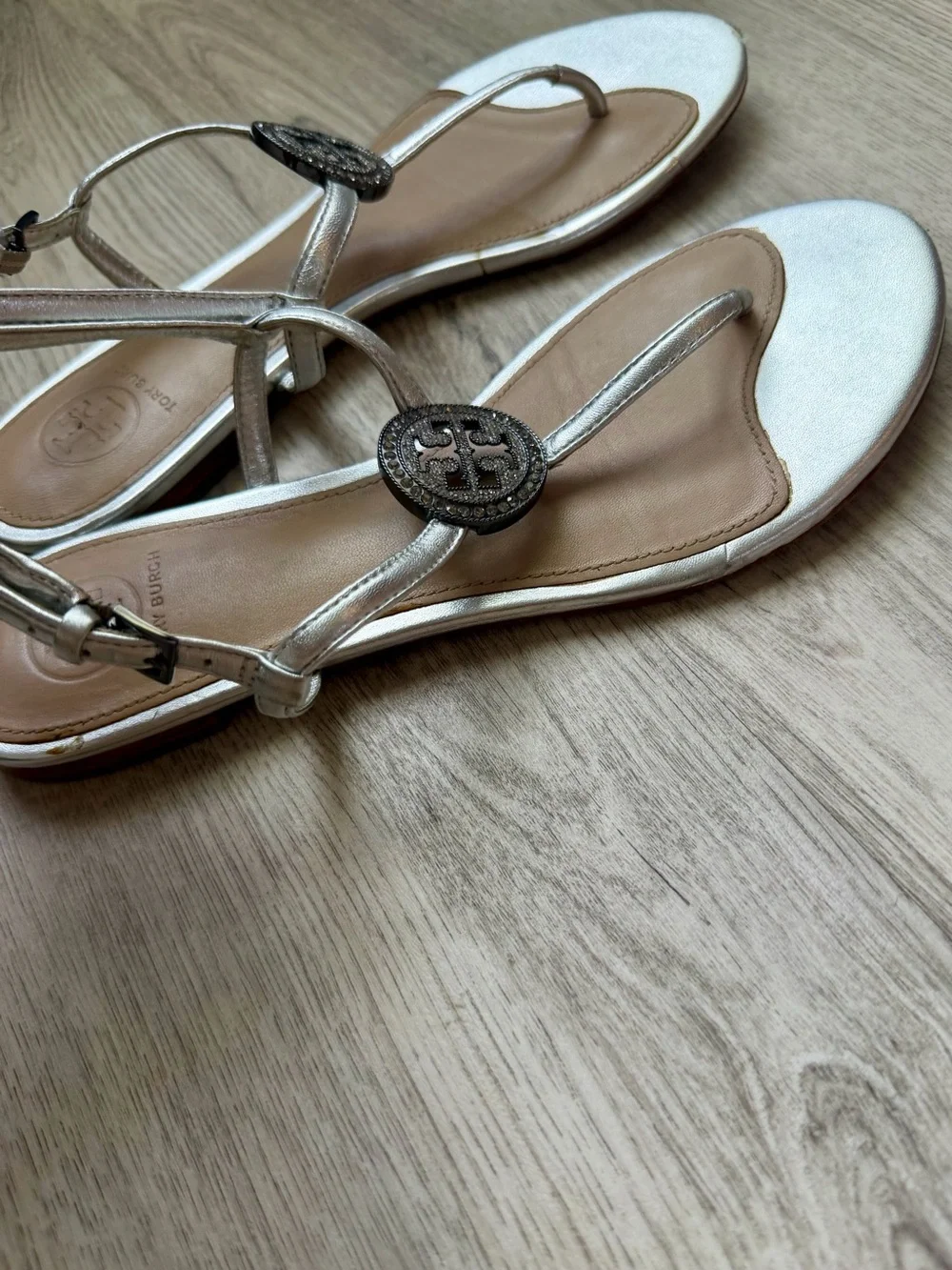 Tory Burch - Women's Metallic Leather Thong Sandals in Silver w/ Crystal Logo